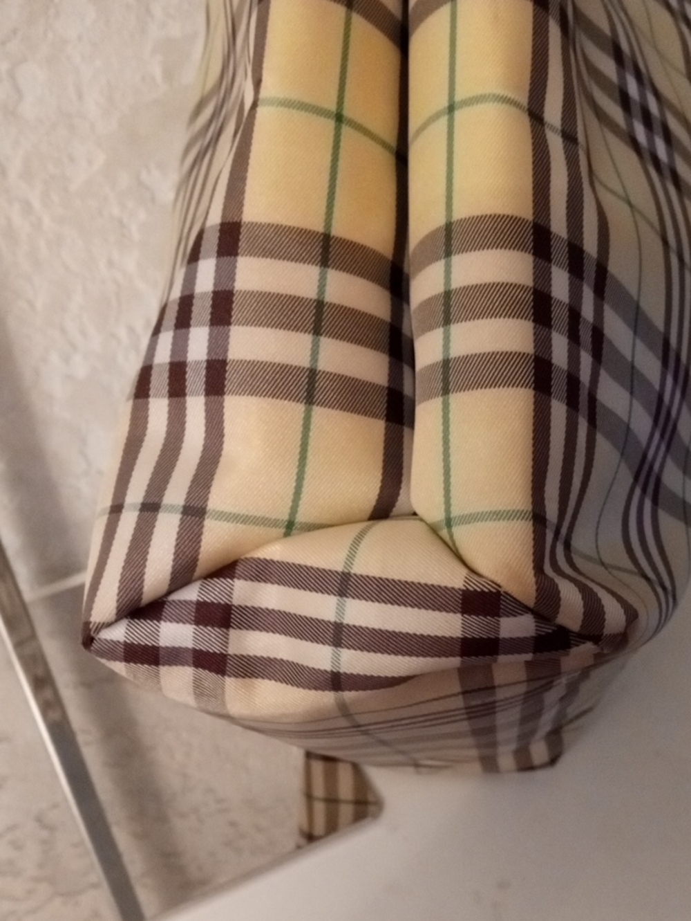 Burberry Plaid Beige Tote Bag with Tan Straps - Picture 4 of 7